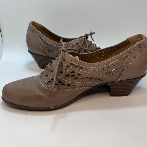 Earth Women's Taupe Tan Oxford Lace-Up Heeled Shoes - leather Size 9.5 - Picture 4 of 6
